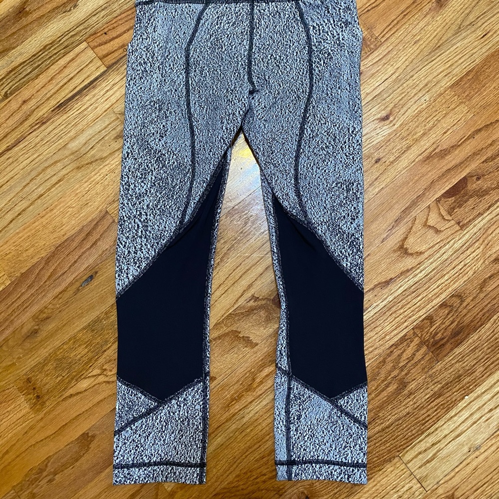 Lululemon High Rise Crop 23” - Picture 3 of 5